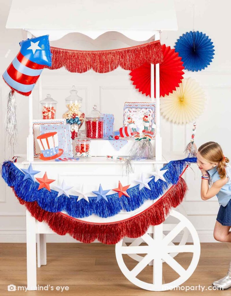 Blue Red Fringed Scallop Banner Set Blue Red Fringed Scallop Banner Set